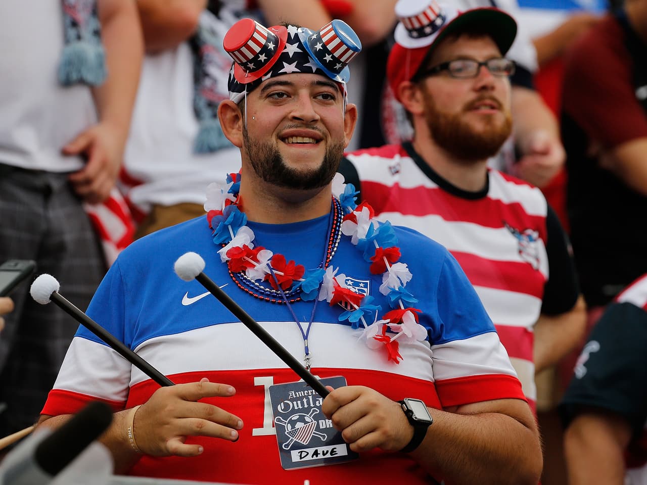 Con banderas, maquillajes, máscaras e incluso con coloridos trajes, aficionados de Ghana y Estados Unidos apoyaron a sus selecciones en partido amistoso previo a la Copa de Oro.