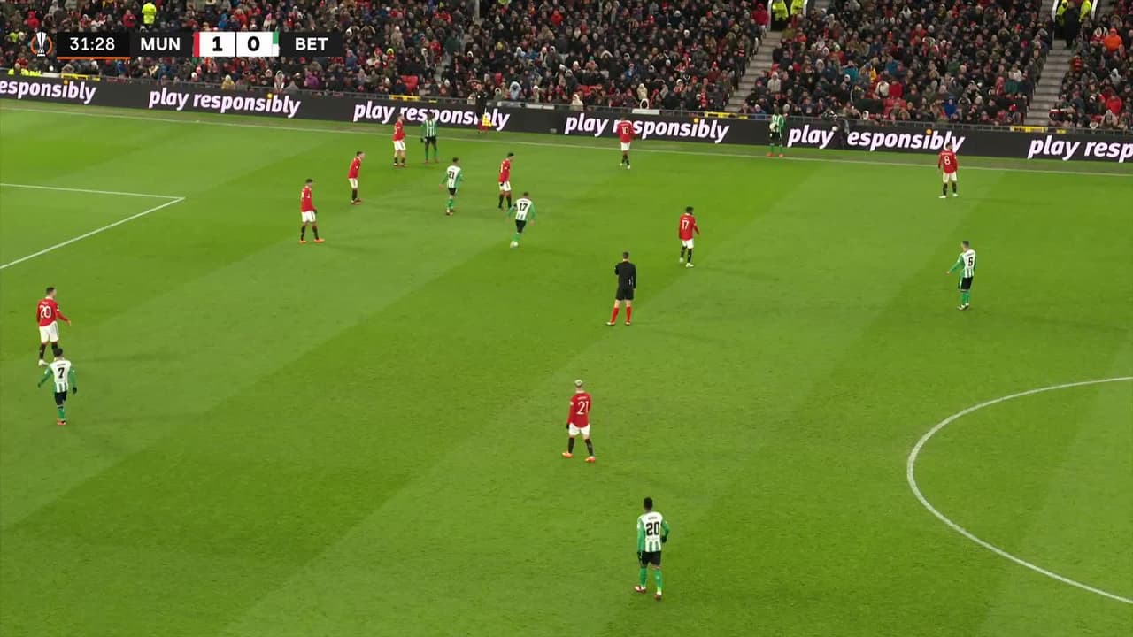 ¡GOL!  anota para Real Betis. Ayoze Pérez