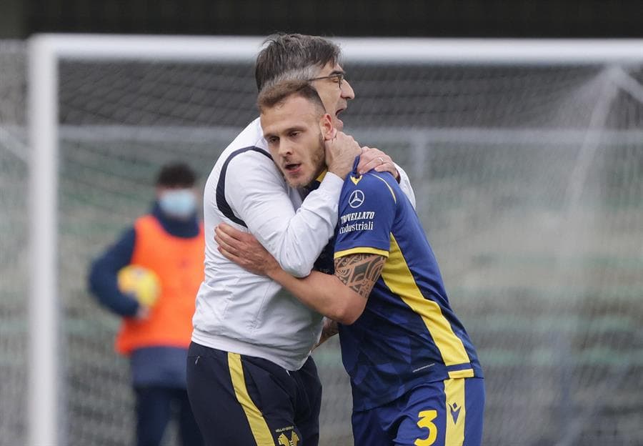 Napoli ve la derrota ante el Hellas Verona 3-1. Hirving Lozano anotó el gol más rápido en la historia del Napoli, pero no fue suficiente, pues los 'Gialloblu' dieron la vuelta con goles de Dimarco, Barak y Zaccagni, durante la J19 en la Serie A.