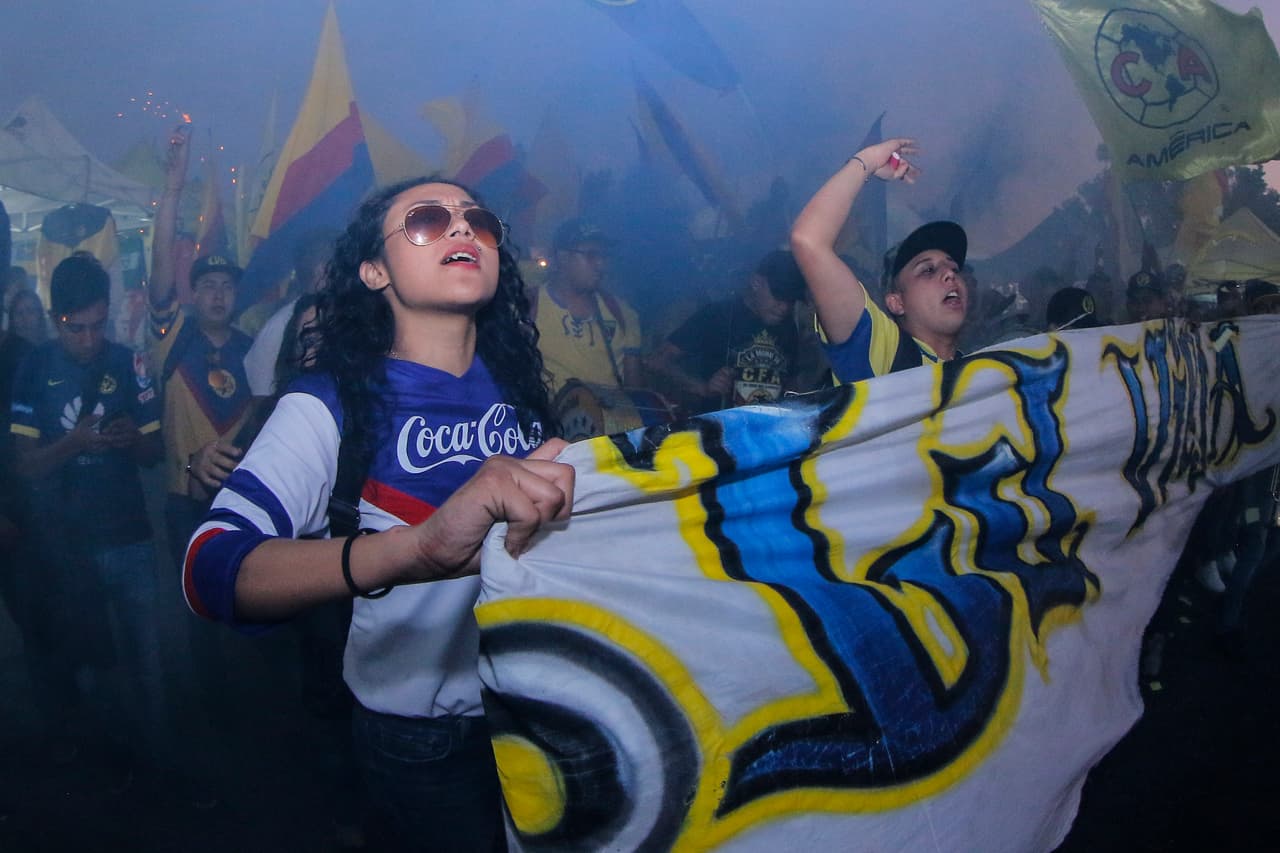 Así vivieron los aficionados los momentos previos al Súper Clásico por la Copa MX entre Águilas del América y Chivas del Guadalajara en el Estadio Azteca.