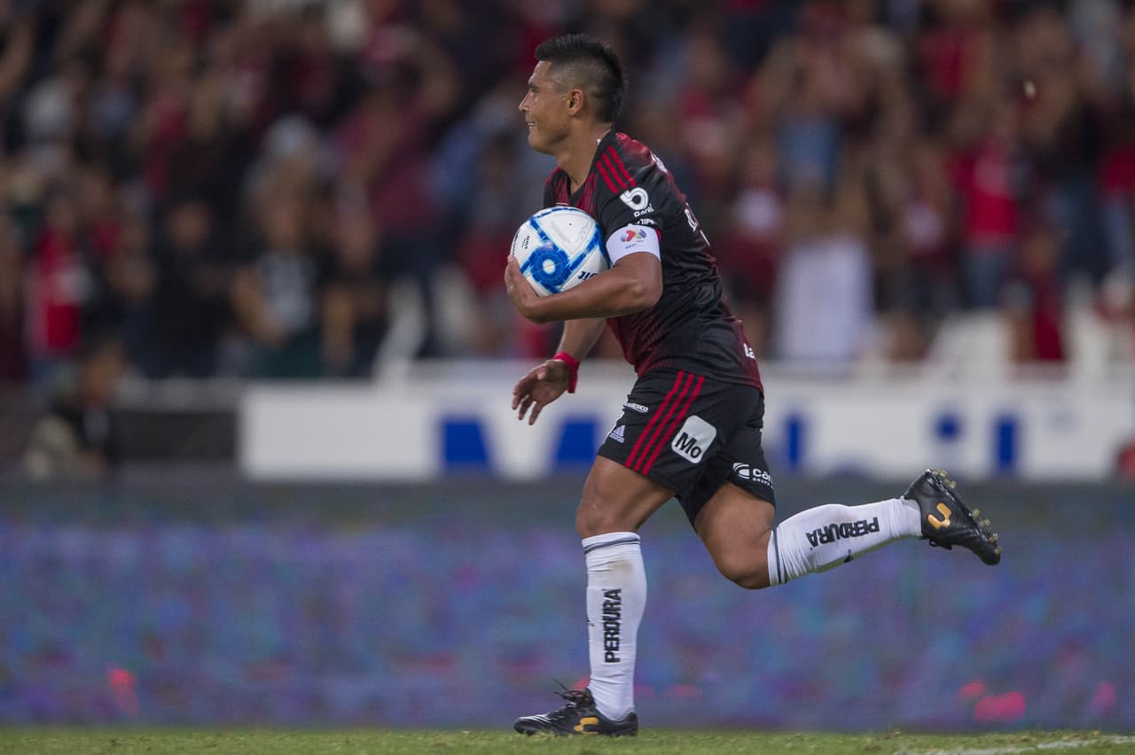 Oswaldo Martínez marcó en el tiempo de descuento ante Santos Laguna y su anotación generó momentos dramáticos sobre el final en el estadio Jalisco pero su equipo cayó 1-2 ante lso Guerreros.