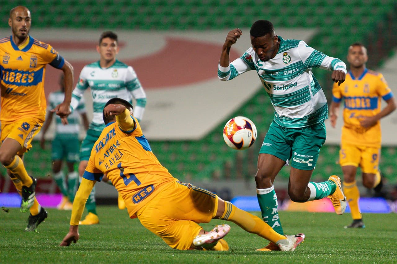 Juan Otero y Eduardo Aguirre son los encargados de la victoria a Santos 2-0 sobre los Tigres.
