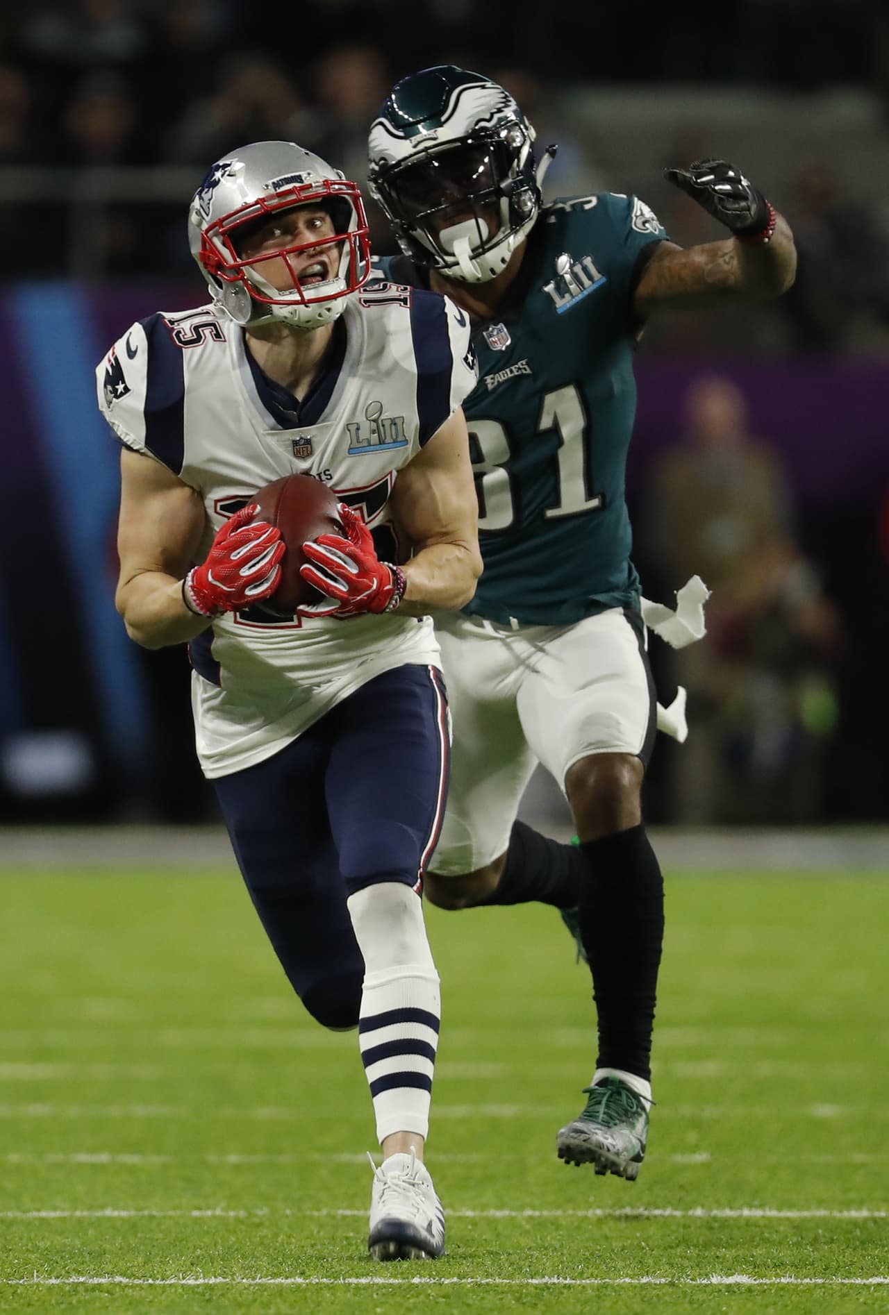 Super Bowl LII - Estadísticas al medio tiempo: Chris Hoganha sumado 83 yardas en 3 recepciones durante los primeros dos cuartos.