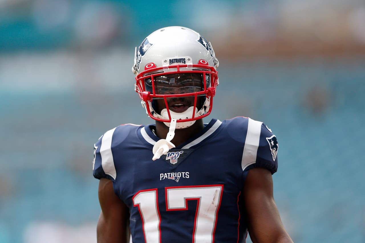 Antonio Brown ha quedado fuera de los Patriots y seguramente tendrá que enfrentar a las autoridades y a su pasado por las polémicas en las que se ha involucrado durante los últimos años.