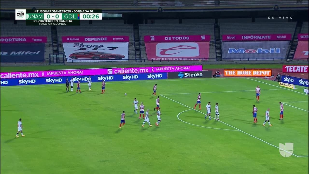 Arranca el partido y la pelota está en juego.