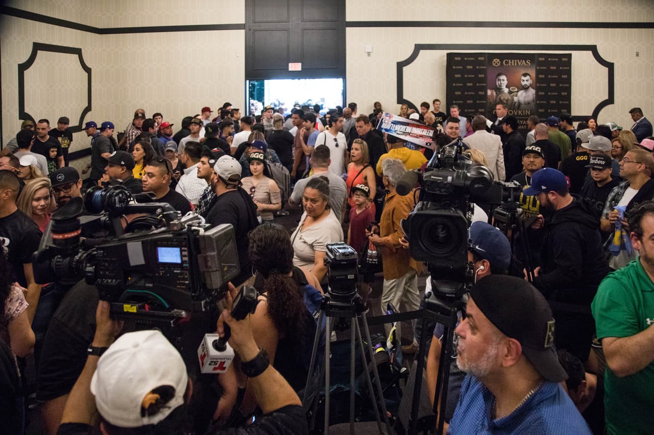 Los medios lucieron impacientes por ver en qué forma física llegaban ambos peleadores, sobre todo Martirosyan, quien tomó la pelea a pocas semanas del pleito del Cinco de Mayo.