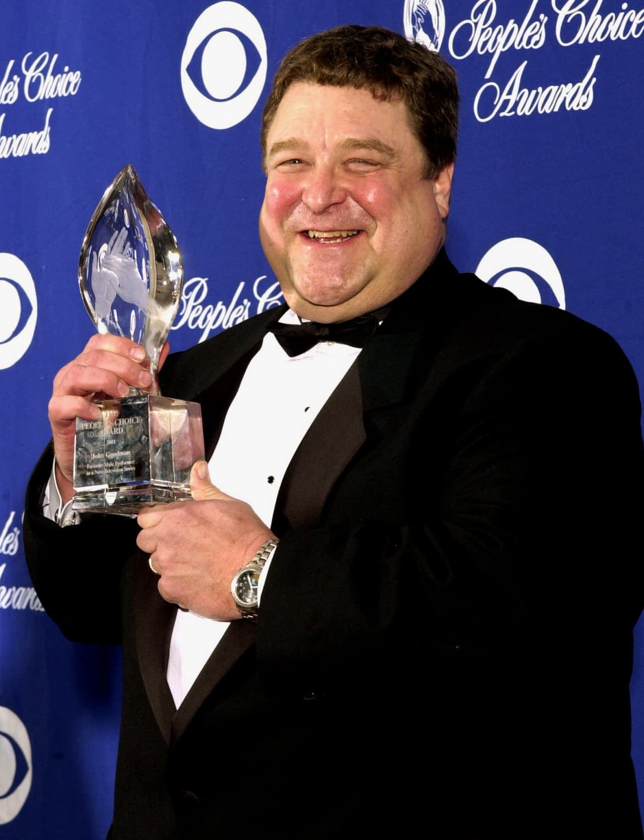 Es rebelde, descarado e incorregible. Sus compañeros se mofan de él porque es gordo y muy torpe en trabajos manuales; sin embargo, es extraordinariamente hábil con la pelota.