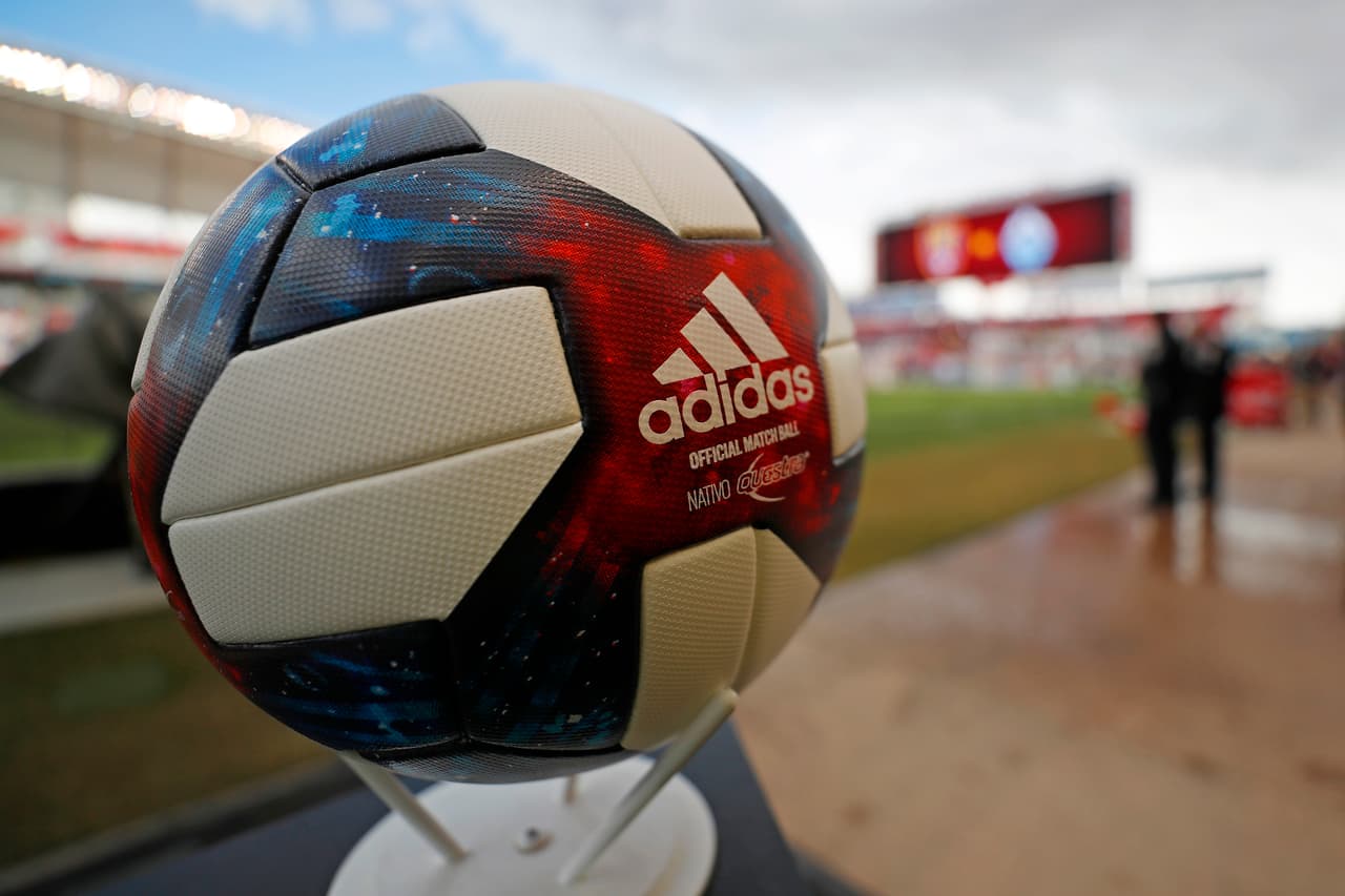 En 2019 el elegido fue el balón 'Nativo Questra', inspirado en el antecedente de la pelota oficial de la Copa del Mundo de 1994.