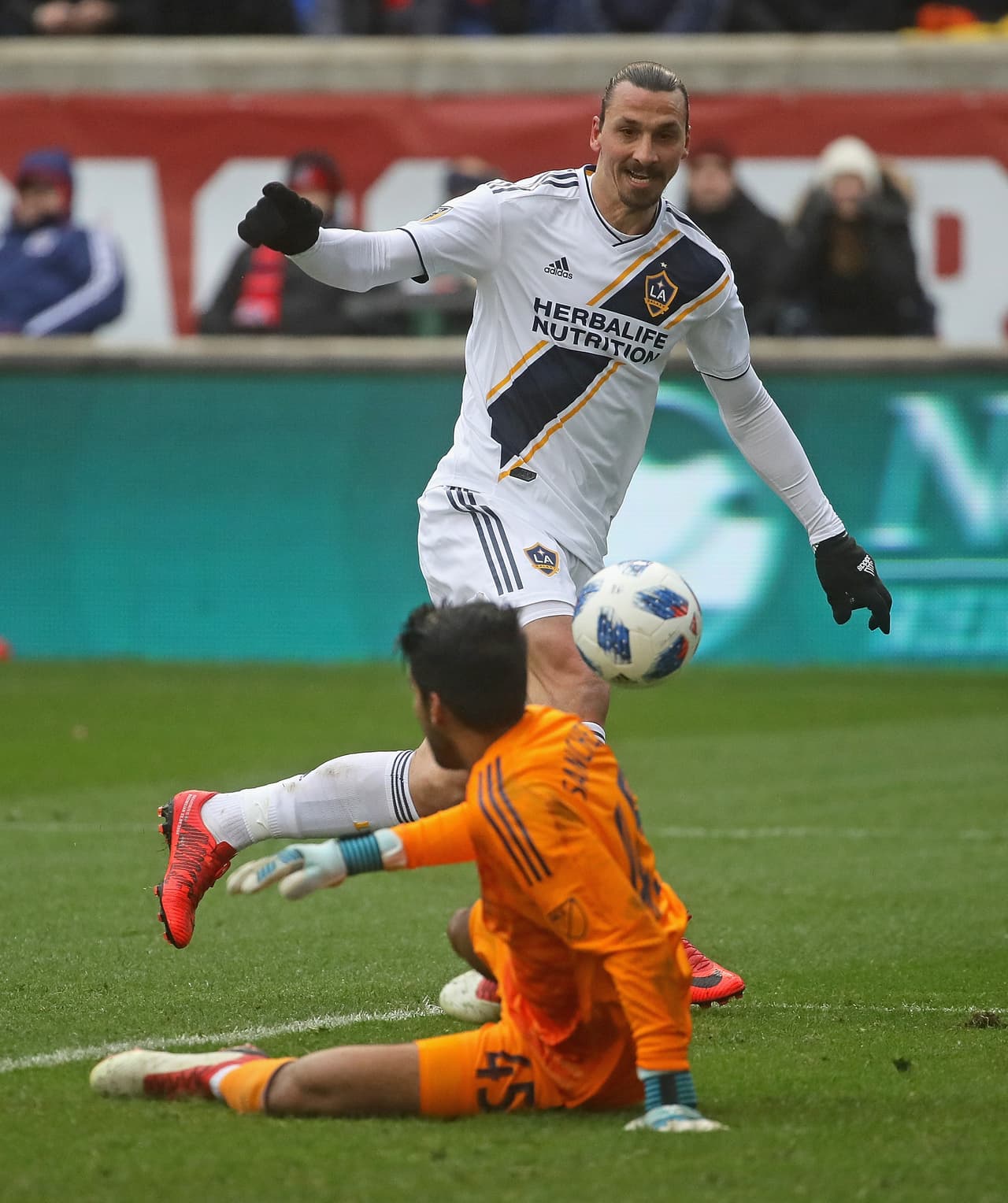 Nacido en California, Sánchez perteneció a Tigres entre 2014 y 2017,
<b>pero nunca disputó un partido oficial.</b> Debió volver a la MLS.