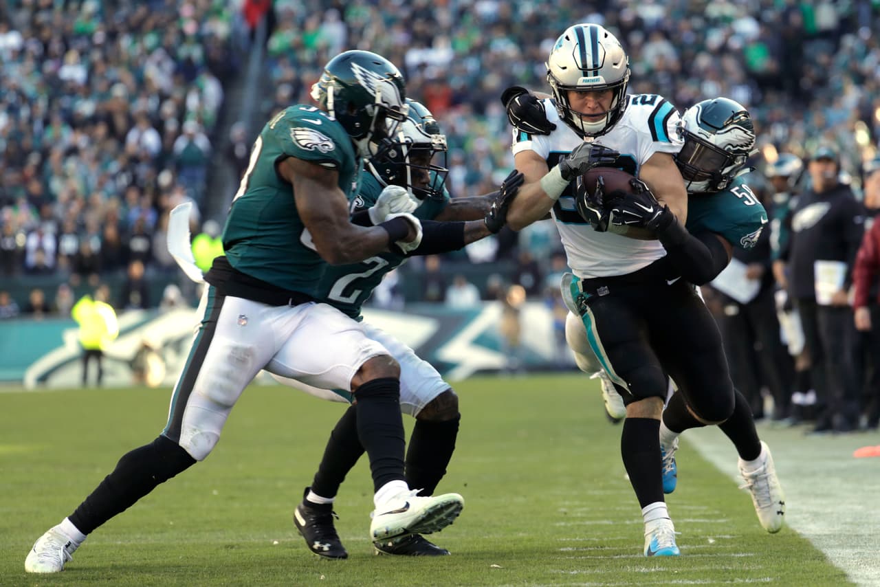 Sobre todo McCaffrey ayudó a los Panthers a conseguir un primero y goal en la yarda tres que sentó las bases para lo que vendría a continuación.