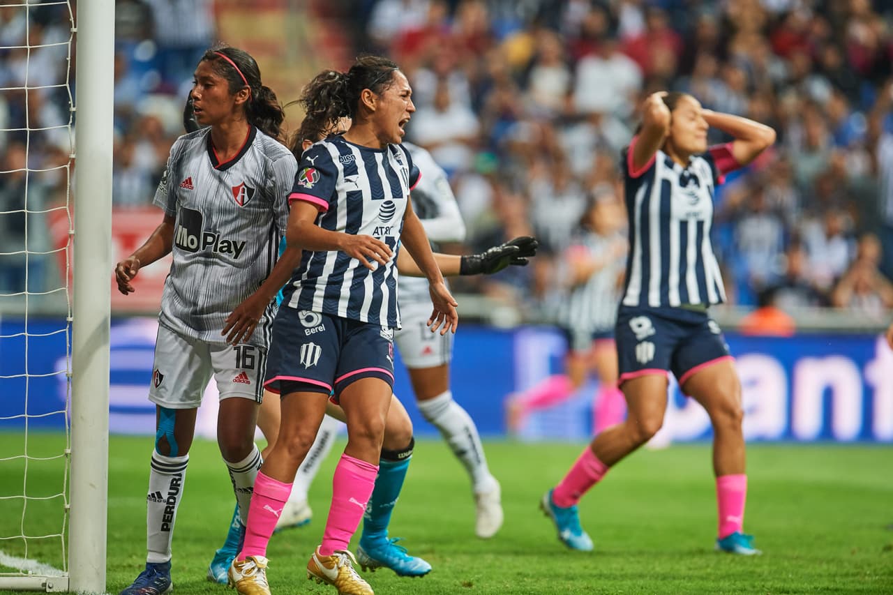 Monterrey 1-0 Atlas. Diana Laura Evangelista le da el triunfo a las Rayadas para seguir en la lucha por el campeonato.