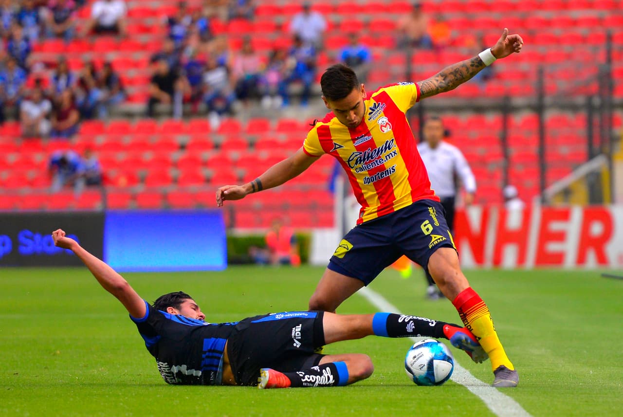 Al descanso el partido fue muy ríspido y la posesión del esférico se disputó con intensidad en todos los sectores del campo pero sin tener claridad.