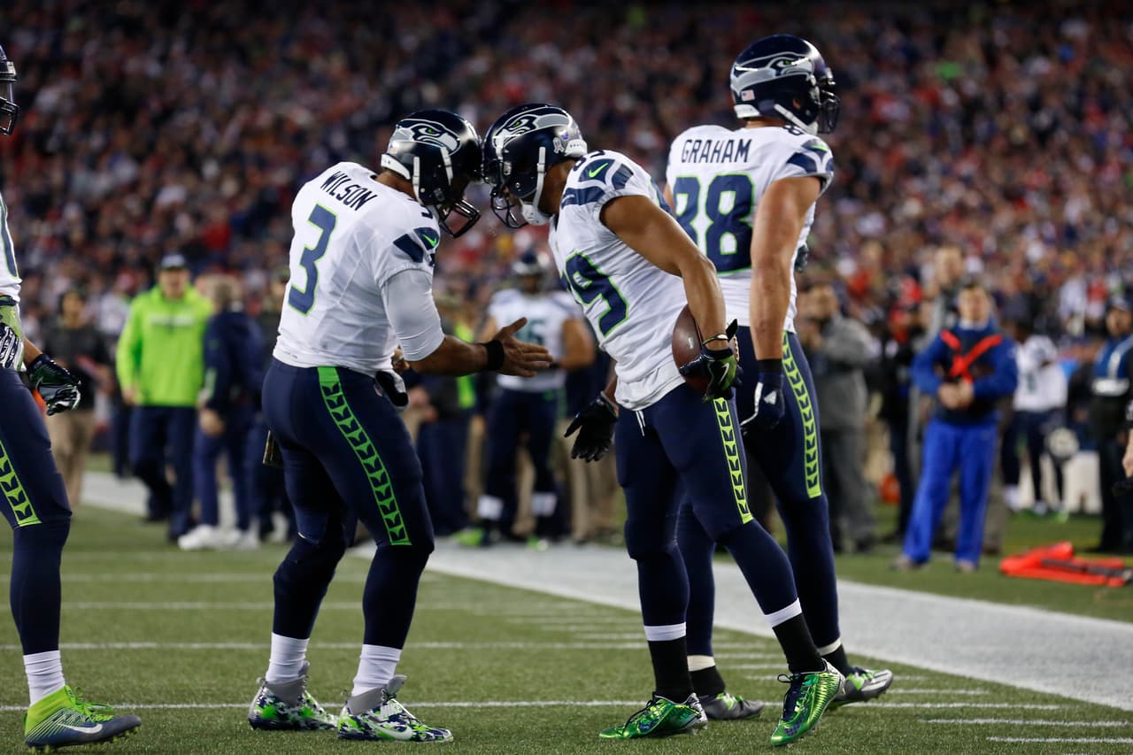 Estoy preocupado por el juego terrestre, con
<a href="http://www.nfl.com/player/c.j.prosise/2555417/profile">CJ Prosise</a> fuera por lesión y el vacío que dejó la marcha de
<a href="http://www.nfl.com/player/christinemichael/2539322/profile">Christine Michael</a> en la profundidad de la posición. ¿Podrá realmente
<a href="http://www.nfl.com/player/thomasrawls/2553733/profile">Thomas Rawls</a> llevar toda la carga por el resto de la temporada?