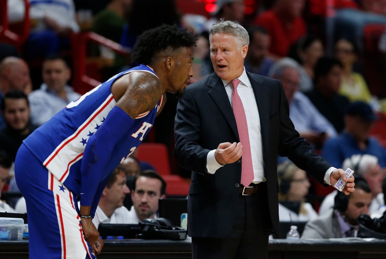 Los Sixers tuvieron a Joel Embiid como líder del ataque, con 23 puntos, mientras Darío Saric consiguió 21 y J.J. Redick agregó 15.