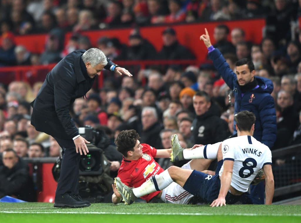 Con doblete de Marcus Rashford al 6 y al 49, Manchester United se impone en casa 2-1 al Tottenham.