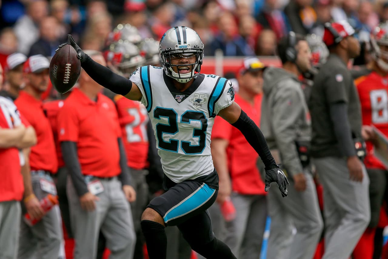 Javien Elliott intercepta pase.