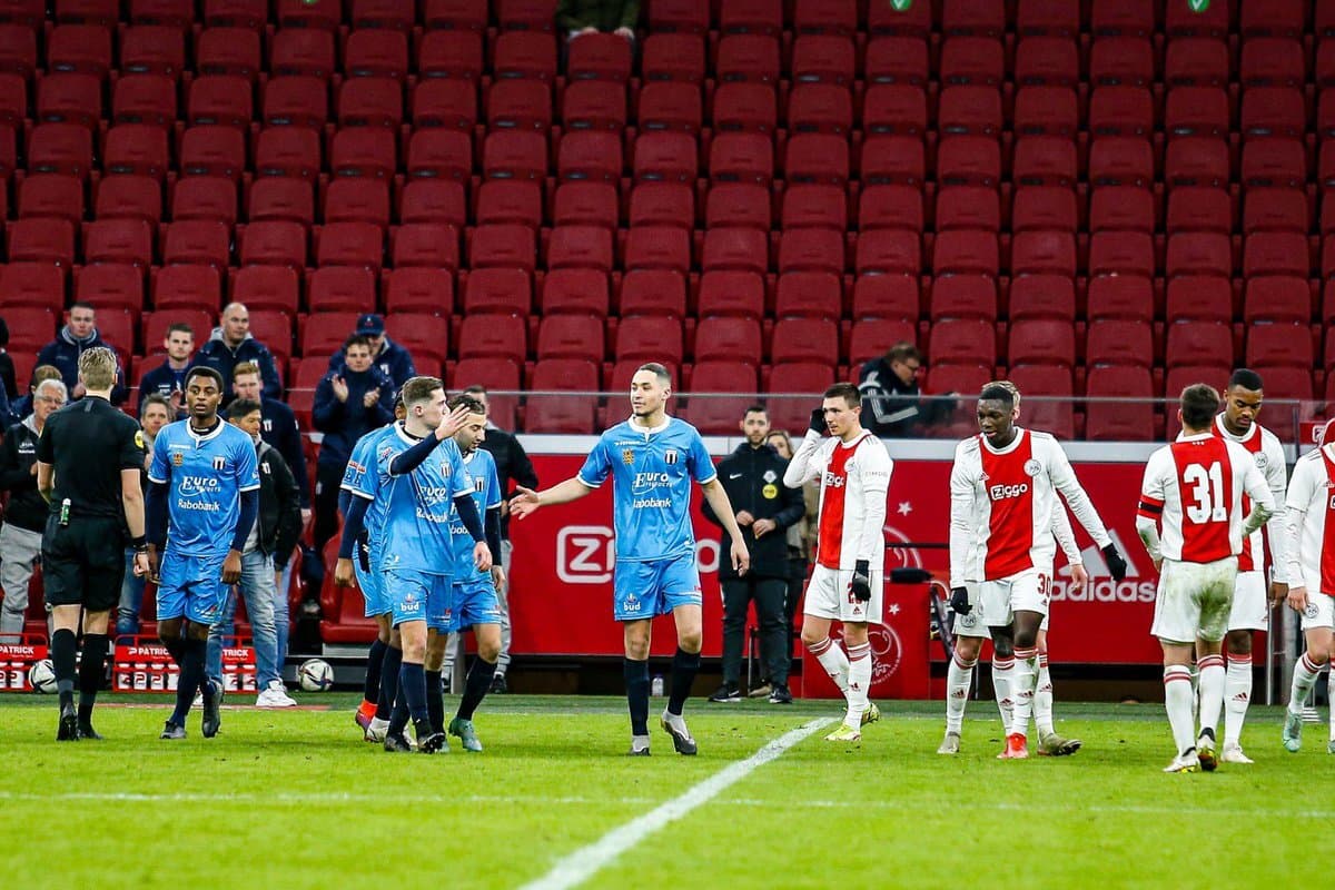 Con pasillo y aplausos reciben a Devid Plank, jugador con cáncer