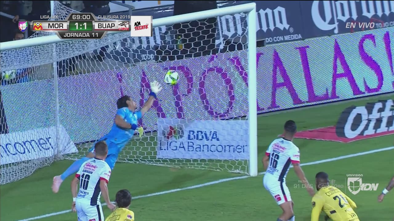 ¡Increíble atajada de Toño Rodríguez que salva a Lobos!