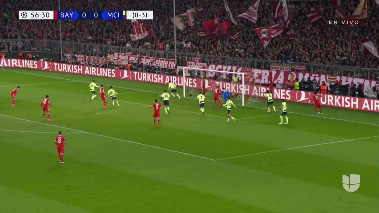 ¡TIRO ATAJADO! disparo por Kingsley Coman.