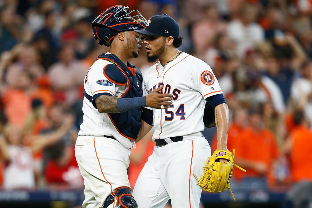 El mexicano Roberto Osuna sabe que el pasado no perdona, pero por lo menos en Houston Astros tiene una nueva oportunidad para que su nombre sea recordado más por su talento en la MLB.