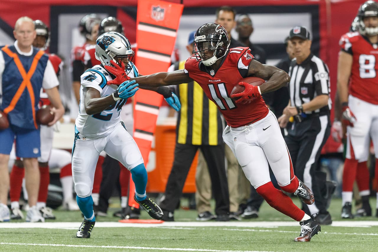 <b>Julio Jones – WR, Atlanta Falcons</b>
<br>El receptor elite de los Halcones de Atlanta tuvo una actuación histórica logrando 300 yardas exactas en 12 recepciones y consiguiendo un touchdown. El receptor de los Falcons fue el mejor jugador de la semana y el motor con el que Atlanta terminó apaleando 48-33 a los Carolina Panthers.
<br>