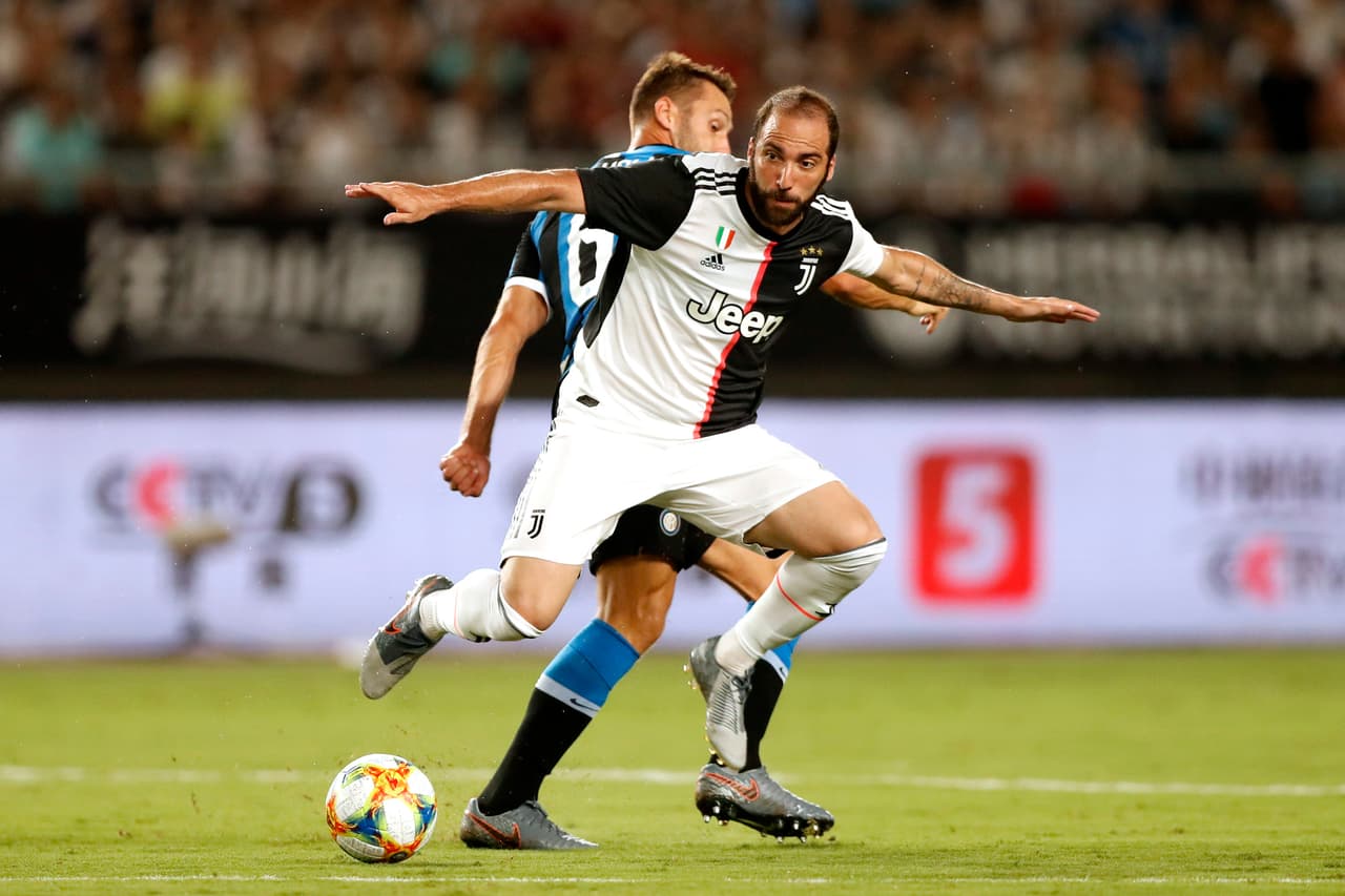 Otro crack muy criticado por su aspecto físico es el argentino Gonzalo Higuaín.