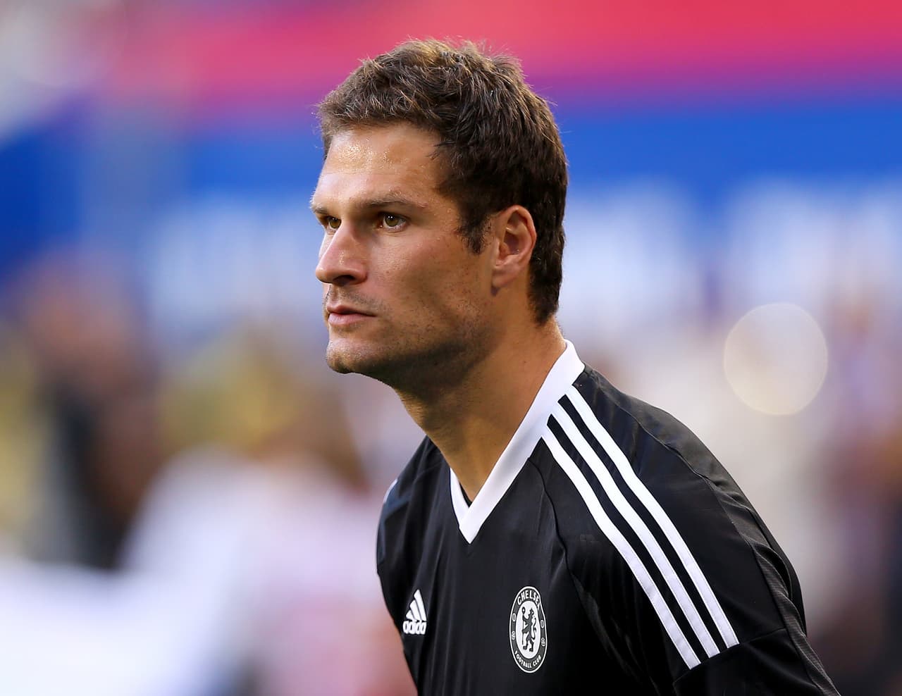 Chelsea, actual campeón vigente en Inglaterra, no se quedó atrás en cuestión de contrataciones aunque no con el ritmo de otros años. Los dirigidos por Mourinho compraron al portero Asmir Begovic ex Southampton para cubrir la salida de Cech.