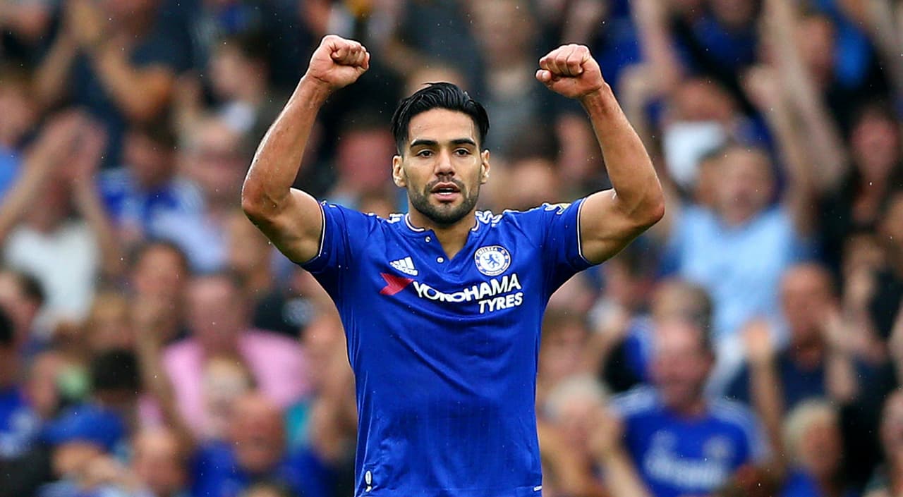 Aunque las bombas fueron en la delantera pues los ‘Blues’ consiguieron en préstamo al colombiano Radamel Falcao y a Pedro proveniente del Barcelona de España por el cual pagaron 27 millones.