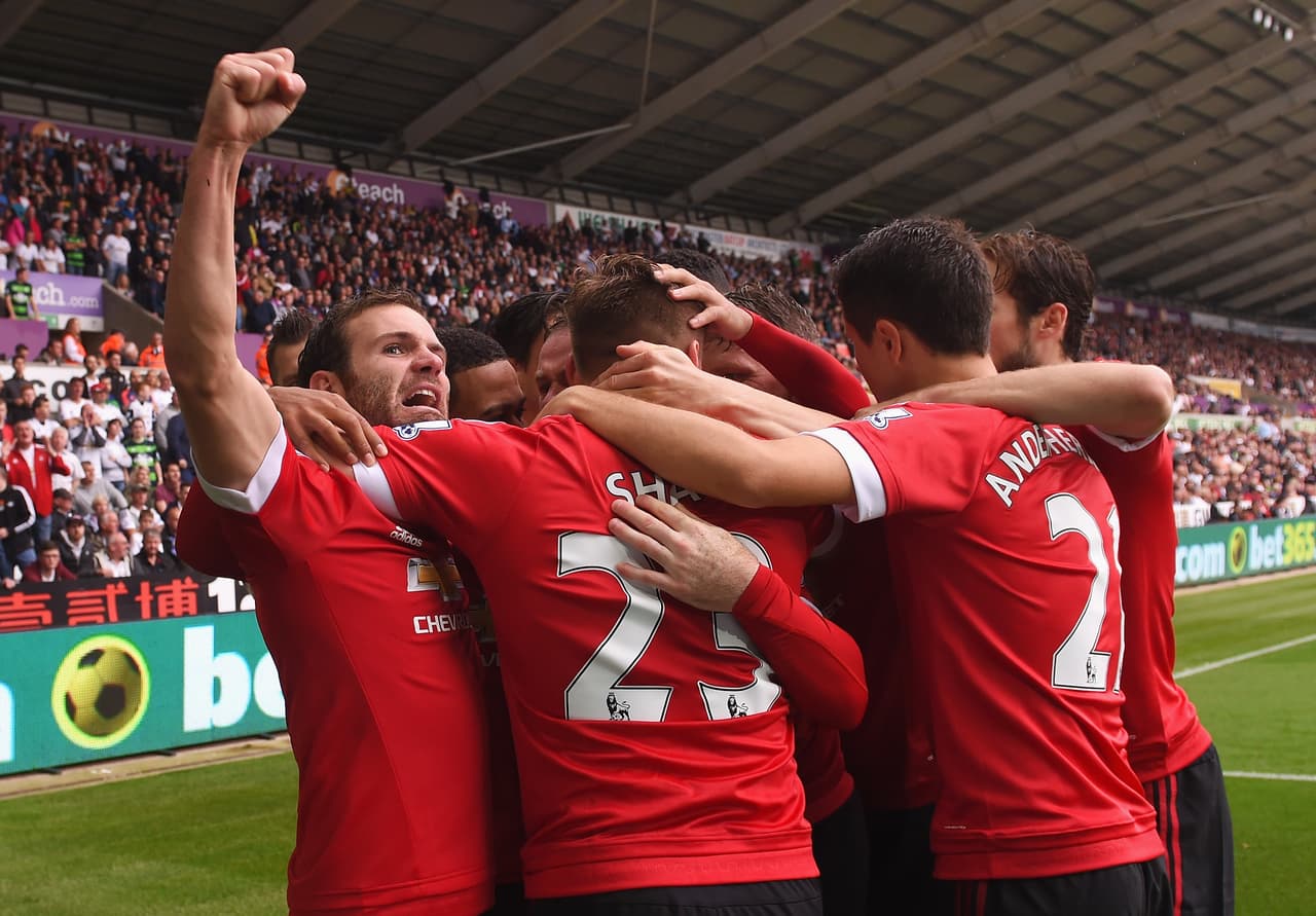 Manchester United, el cuadro inglés fue de los más activos en el mercado con 8 incorporaciones. Los dirigidos por Van Gaal reforzaron todas sus líneas, aunque estuvieron cerca de perder a una de sus cartas fuertes con De Gea.