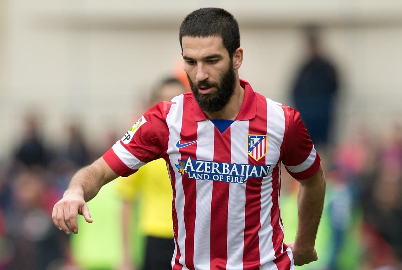 Aunque Barcelona sigue afectado por el castigo que le impuso la FIFA para fichar jugadores los azulgranas decidieron hacerse de los servicios del turco ex del Atlético de Madrid ArdaTuran por 34 millones de euros.