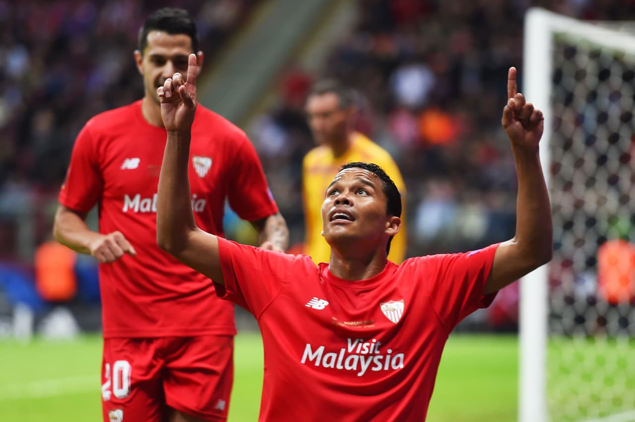 Sevilla aspira a tener una gran temporada pese a las bajas de Suárez, Aspas, Bacca y Suárez entre las más destacadas con buenos jugadores la mayoría en ofensiva como Fernando Llorente proveniente de la Juventus.