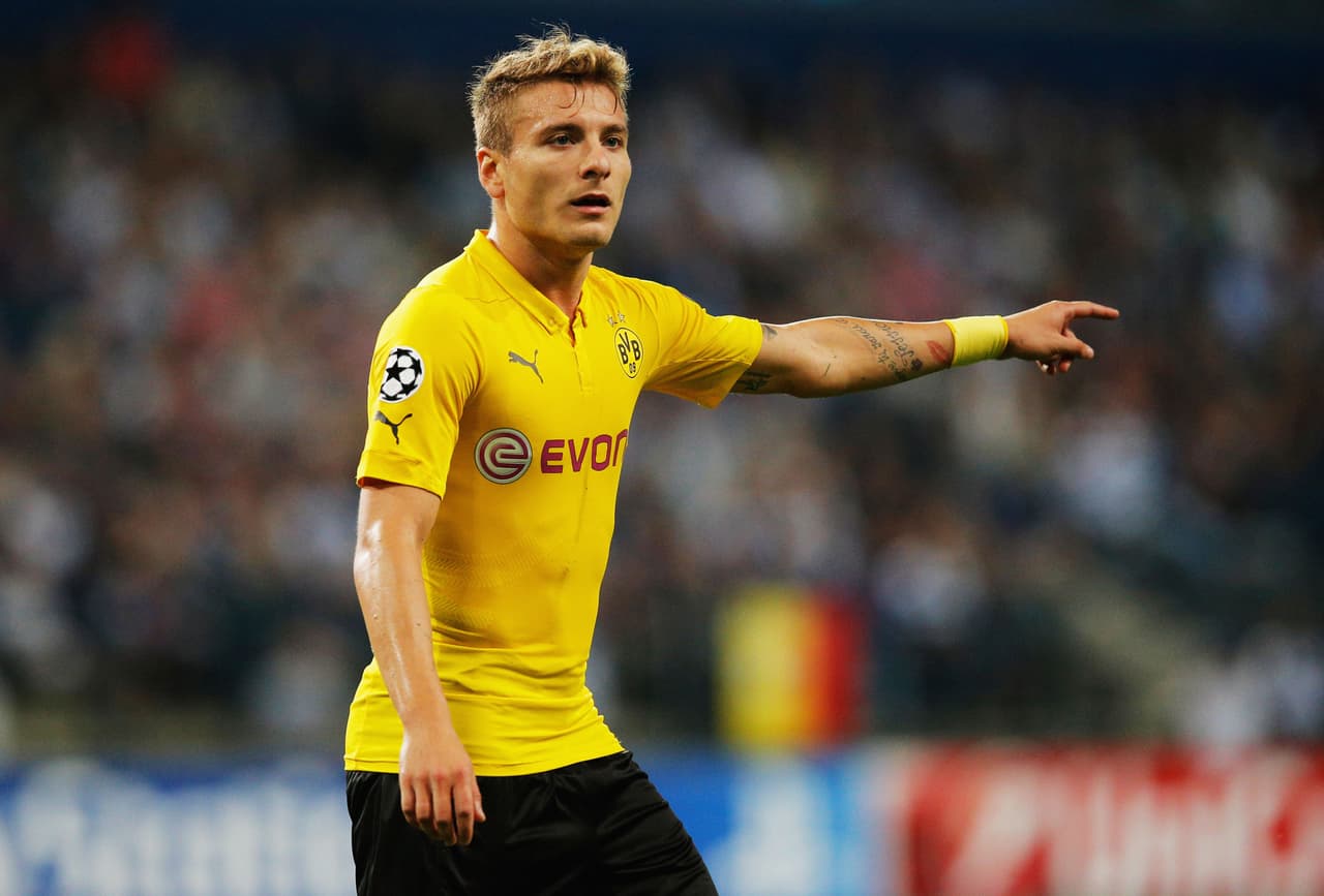 Otro que llegó con la esperanza de gol es el italiano Ciro Immobile quien fue prestado por el Borussia Dortmund al conjunto sevillano.