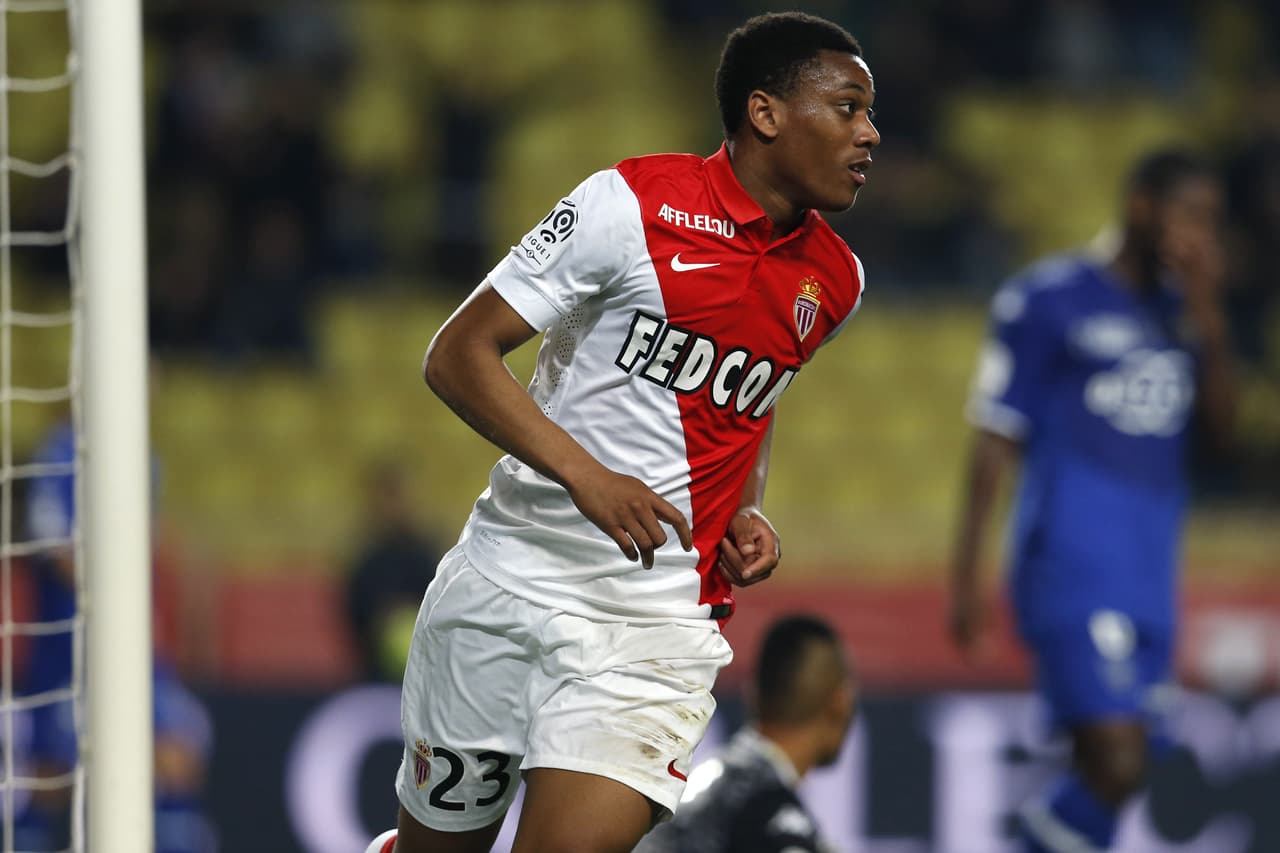 Cerramos los fichajes del Manchester United con la sorpresa del último día, la contratación de Anthony Martial, el joven francés le llenó el ojo a los ‘Diablos Rojos’ pues pagaron 50 millones de euros más otros estímulos económicos.