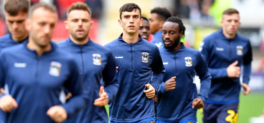 Jugadores de la Premier League, en desacuerdo de bajarse el sueldo