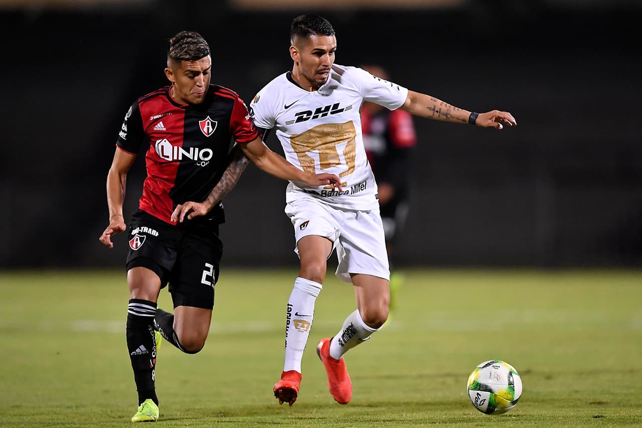 Con mejor ritmo empezó el segundo tiempo, pues durante la primera mitad apenas hubo emocionantes suspiros de partido.