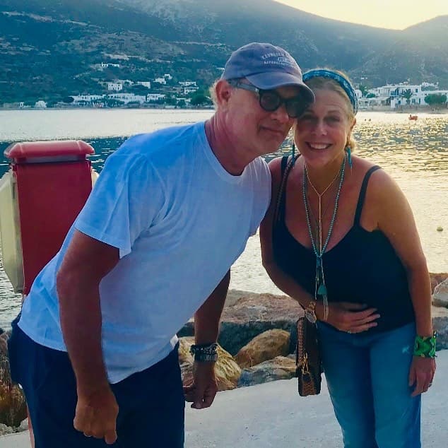 El actor Tom Hanks subió una foto junto con su esposa Rita Wilson.