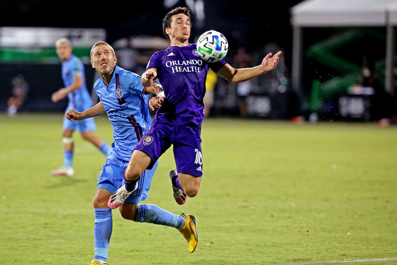 <b>10 - MAURICIO PEREYRA</b>
<br>
<br>Con un gol y una asistencia en MLS is Back el uruguayo está siendo una pieza clave en la posesión de Orlando City SC, tras completar con acierto el 85% de los pases que ejecutó.