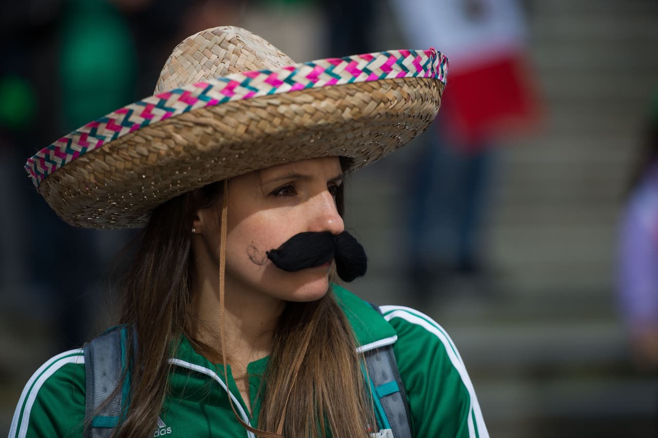 Las guapas fanáticas se hicieron presentes en Vancouver para disfrutar el Canadá vs. México