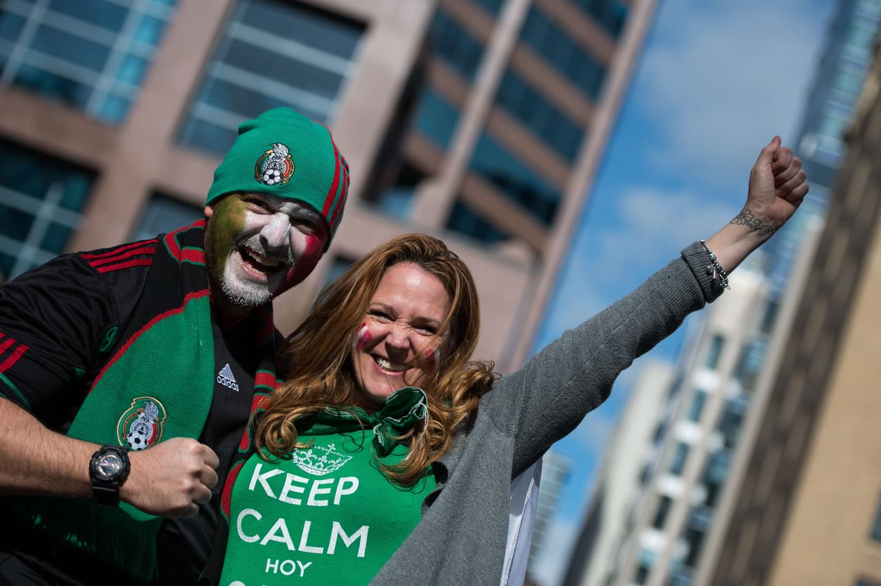 Las guapas fanáticas se hicieron presentes en Vancouver para disfrutar el Canadá vs. México