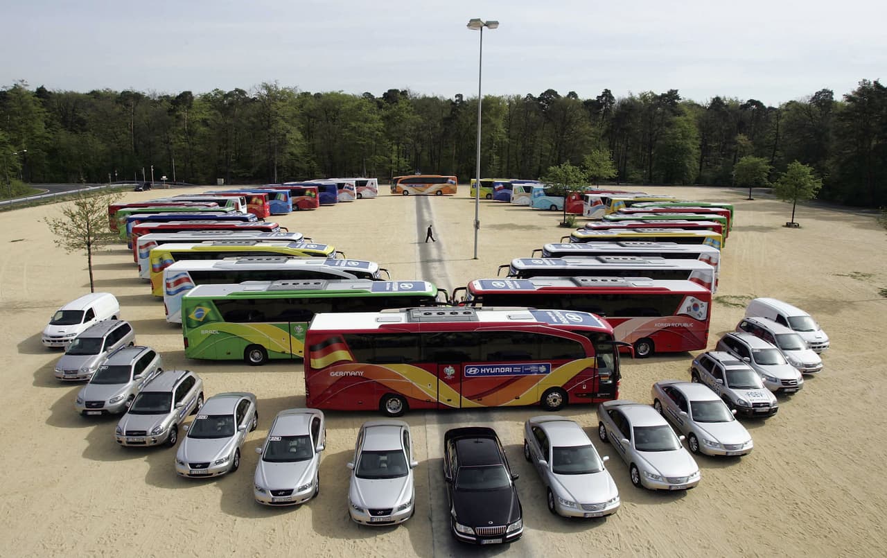 Para la Copa Mundial de Alemania 2006 Hyundai utilizó autobuses de diferente color para cada selección. En esa ocasión el modelo Universe también fue elegido con dos puertas.