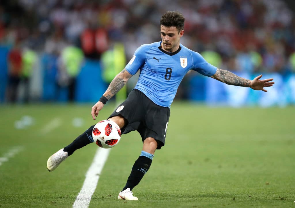 Nahitan Nández (mediocampista), 22 años. El 'león' del Boca Juniors demostró en el Mundial de Rusia 2018 por qué es el futuro en la zona de volantes uruguaya por su marca y salida por el medio.