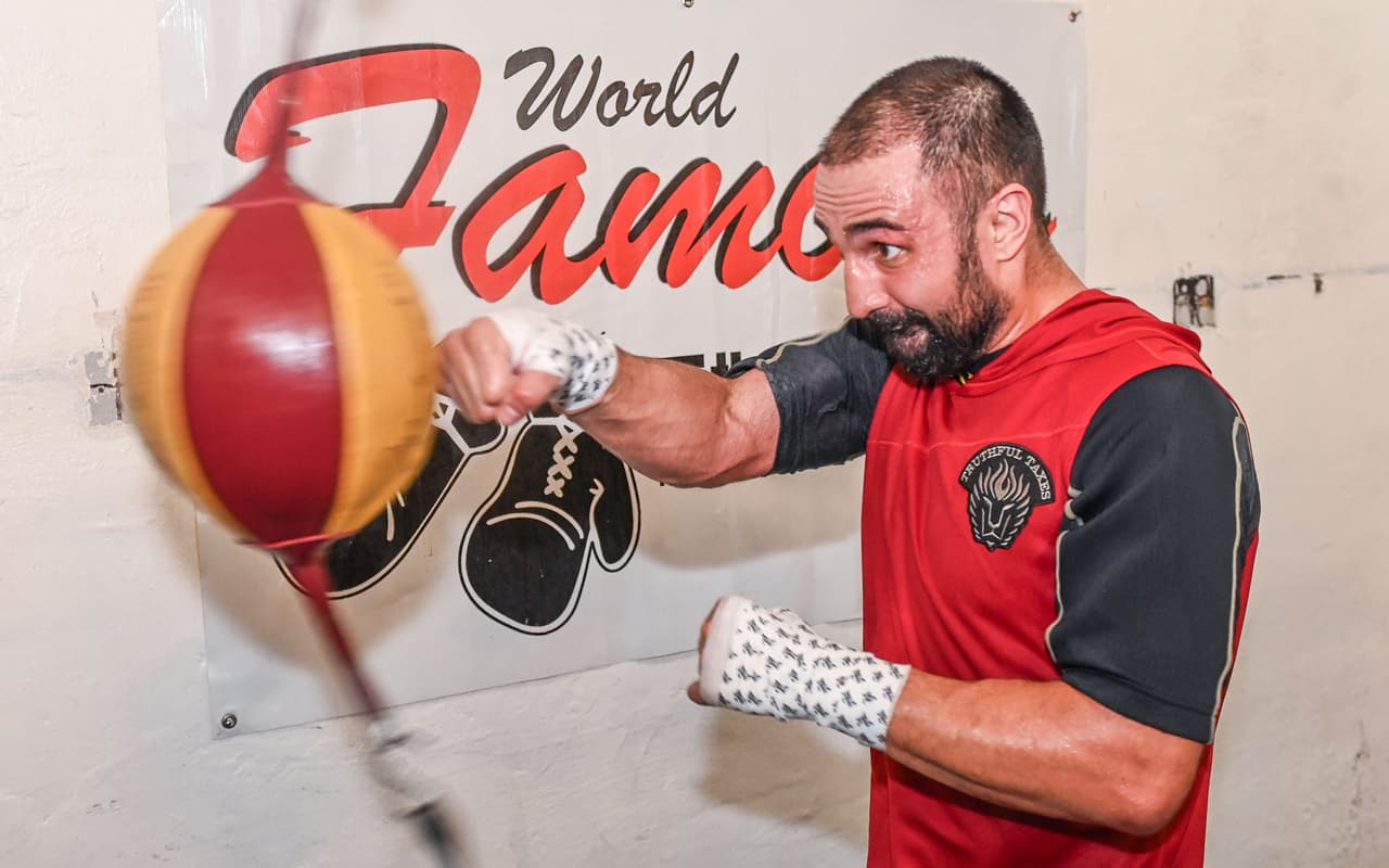 Paul Malignaggi y Artem Lobov finalmente podrán arreglar sus diferencias en el entarimado del 'boxeo en esteroides', Bare Knuckle Fighting Championship, este sábado en Florida.