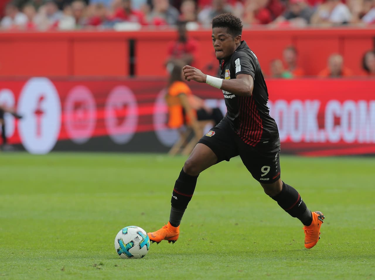 La Roma hace todo para quedarse con con el jamaiquino Leon Bailey, quien juega para el Bayer Leverkusen.