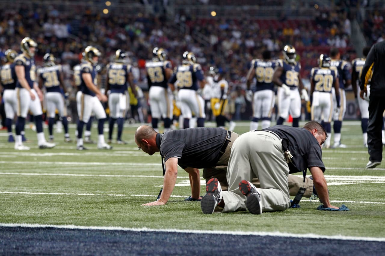 Las imágenes del agridulce triunfo de los Pittsburgh Steelers por 12-6 ante los St. Louis Rams donde perdieron por lesión a su quarterback, Ben Roethlisberger.