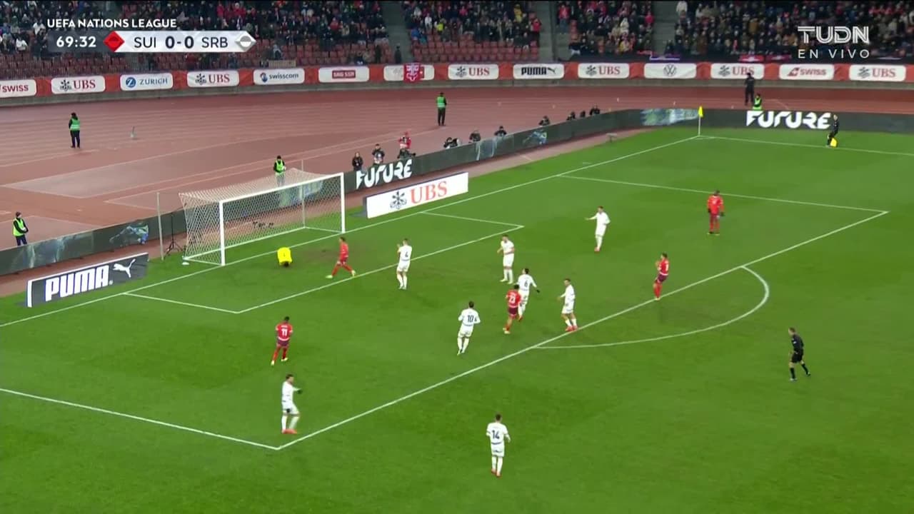 ¡TIRO ATAJADO! disparo por Zeki Amdouni.