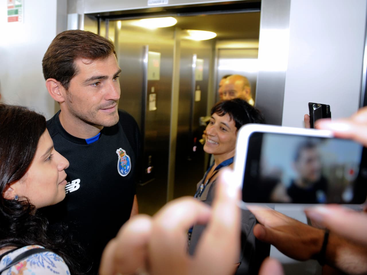 iker con aficionados del Porto