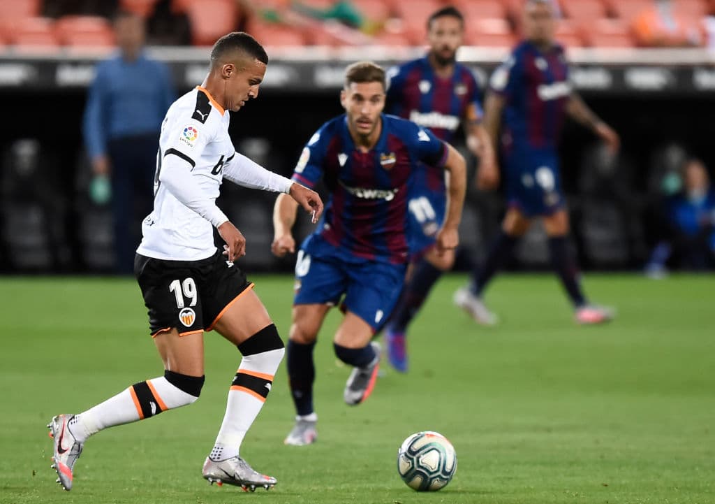 Valencia no logra concretar su ventaja y con un error al minuto 90+7 el levante no perdona desde los 11 pasos y empata el encuentro.