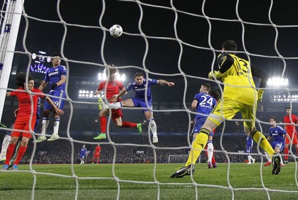 En un centro al área al minuto 86 David Luiz encontraría el gol del empate para los franceses.
