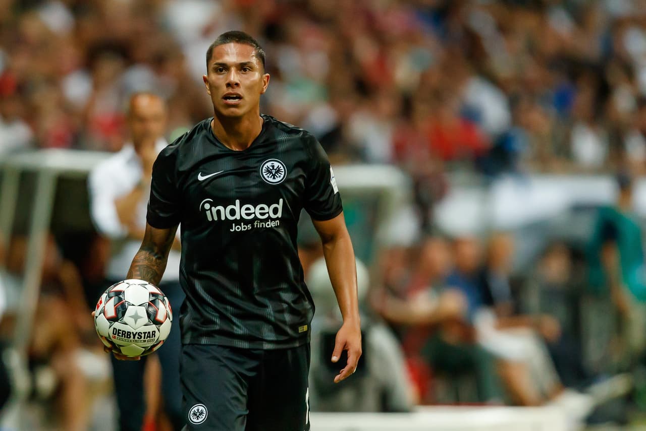 Tigres anuncia arribo a México de Carlos Salcedo para este domingo