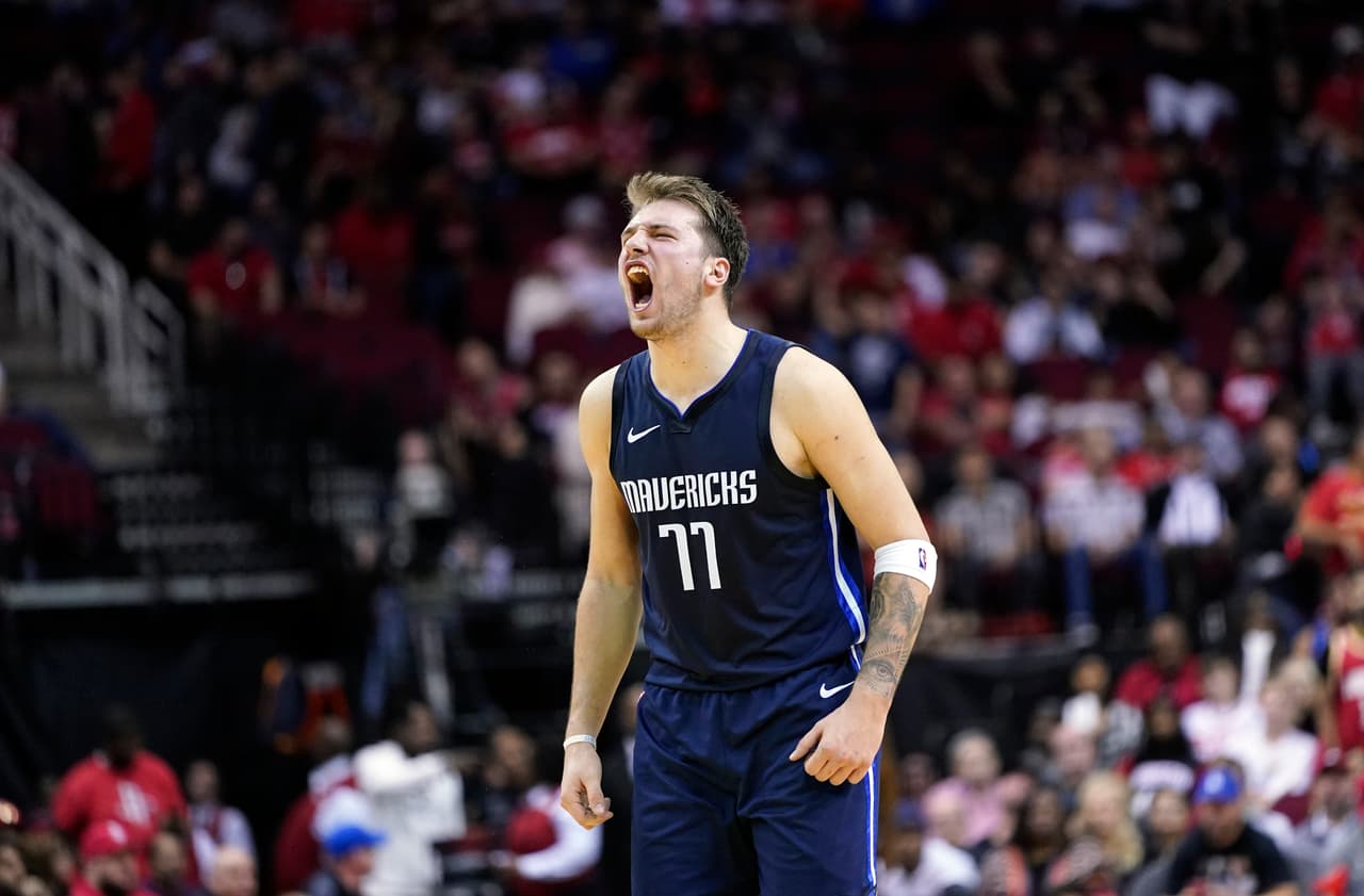 Dallas Mavericks es otra muestra del poder del trabajo en equipo, pues de sus cuatro partidos jugados, obtuvieron cuatro victorias. Luka Doncic, nos regaló uno de sus mejores encuentros contra los Dallas Mavericks, pues dejó un saldo de 35 puntos, 11 asistencias y 10 rebotes que han dejado a todos impresionados. Su récord es de 11-5.